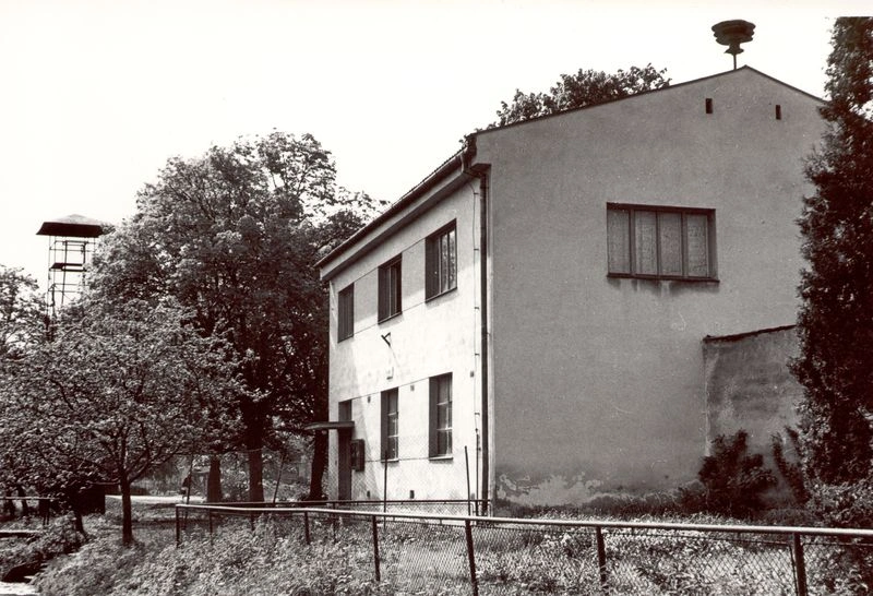 Historická technika před zbrojnicí